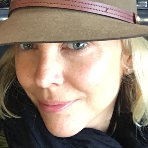 Meet your Posher, Carol - Picture 1 of 1